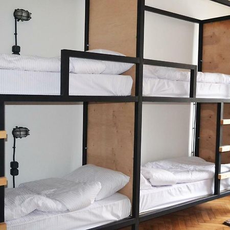 21/9 Baker Street Hostel Lviv Exterior photo