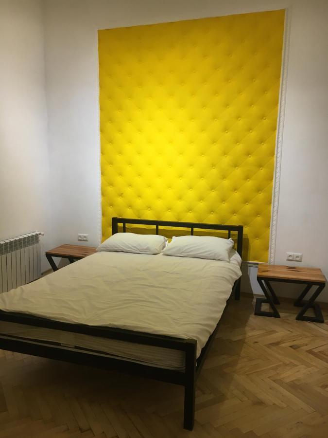 21/9 Baker Street Hostel Lviv Exterior photo