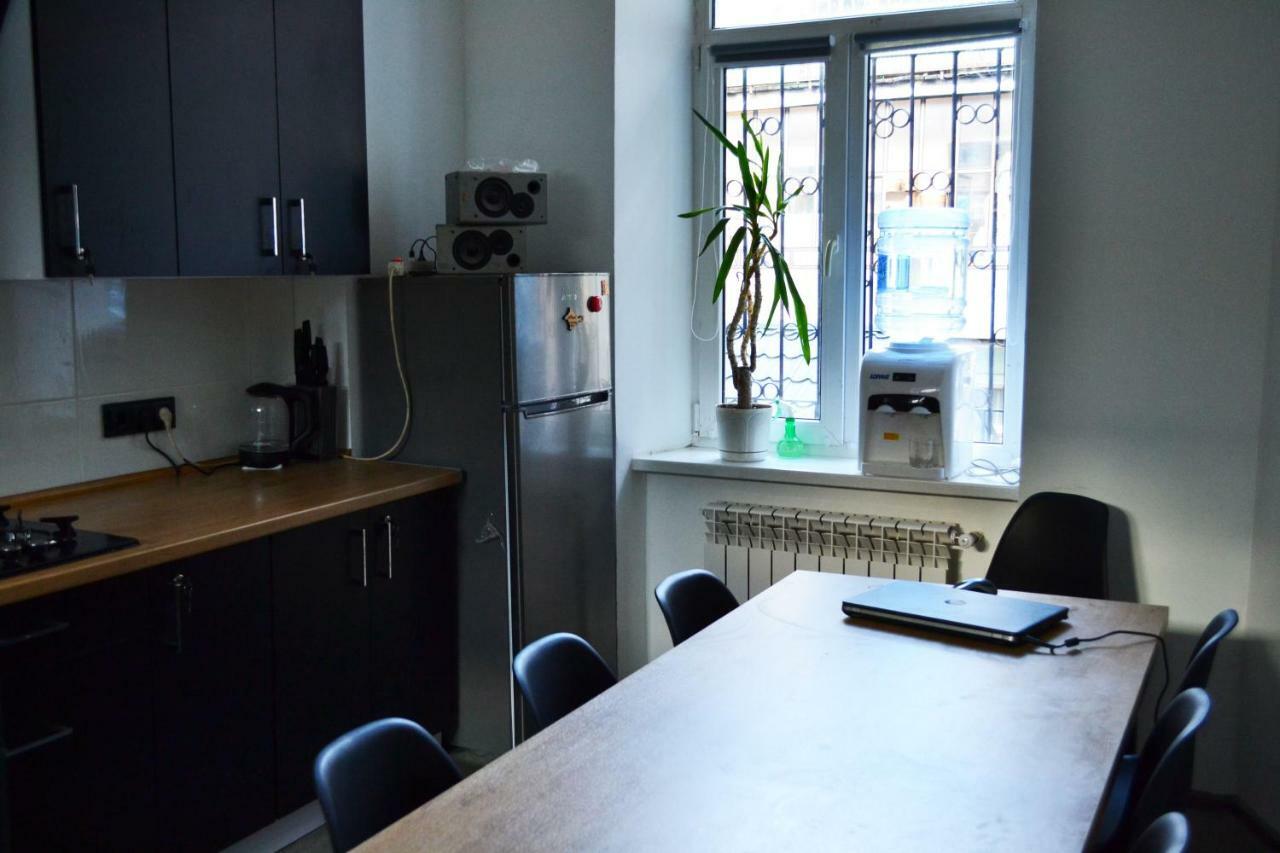 21/9 Baker Street Hostel Lviv Exterior photo