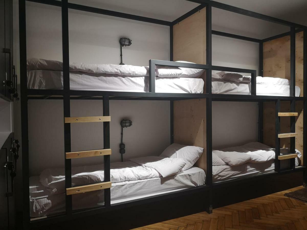 21/9 Baker Street Hostel Lviv Exterior photo