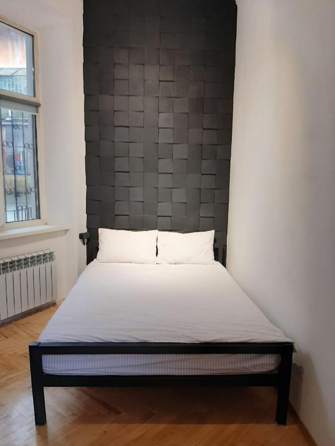 21/9 Baker Street Hostel Lviv Exterior photo
